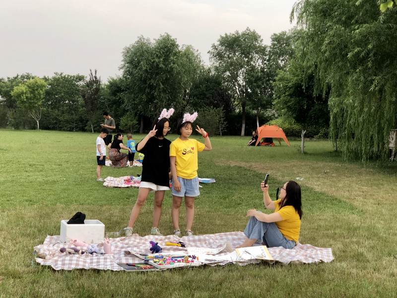 夏令營挑戰地攤經濟，覽眾房車不一樣的活動