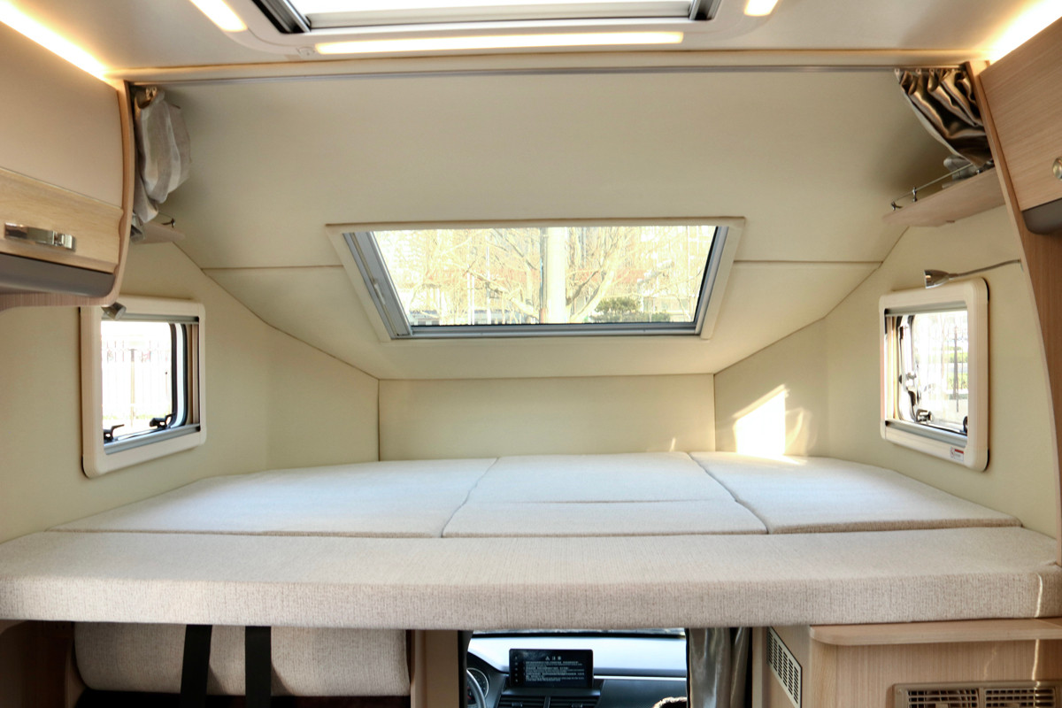 這款房車是怎么實現舒適大床的？