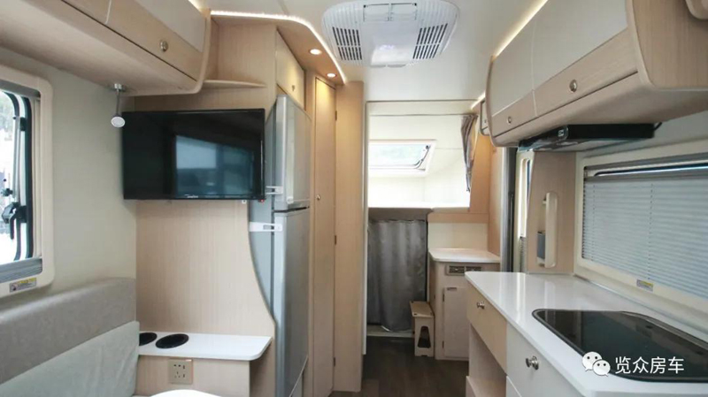 兩張雙人床，使用還方便的房車