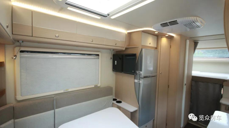 兩張雙人床，使用還方便的房車