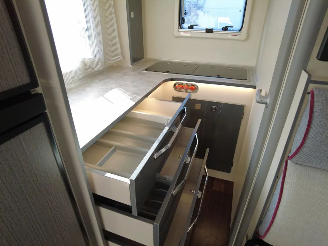 氣場(chǎng)全開(kāi)！駱駝房車(chē)最強(qiáng)全明星陣容，齊了！