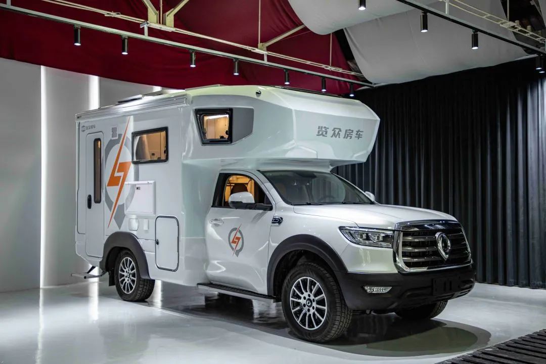 為什么覽眾房車(chē)要采用玻璃鋼“三明治”車(chē)身結(jié)構(gòu)？