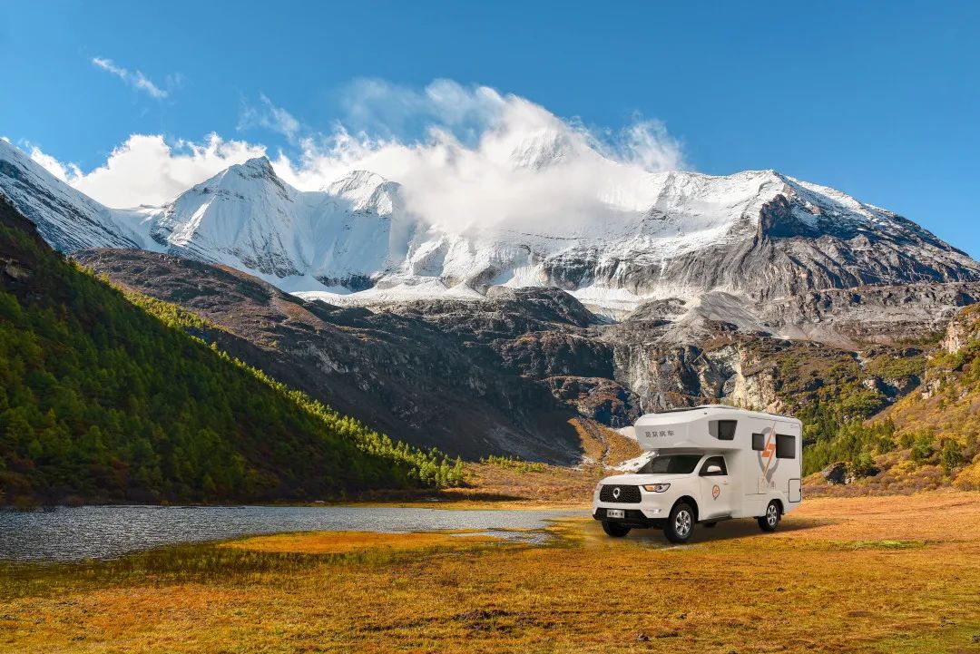 為什么覽眾房車(chē)要采用玻璃鋼“三明治”車(chē)身結(jié)構(gòu)？
