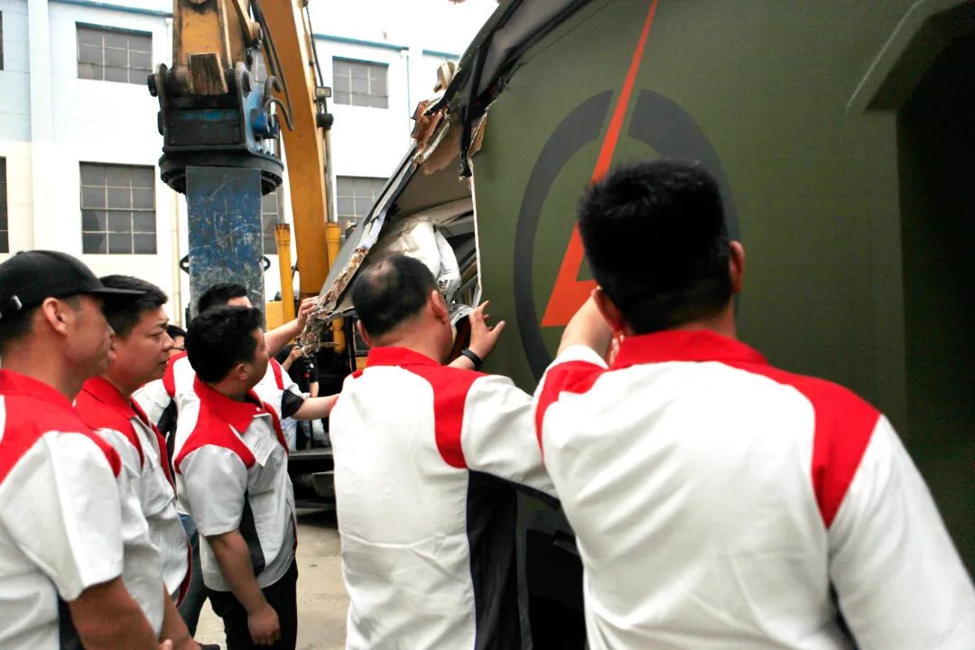 砸掉山海炮旅居車，覽眾房車究竟在搞什么？