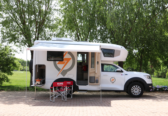 極致動力、四驅越野，樣樣都強，就是這款房車